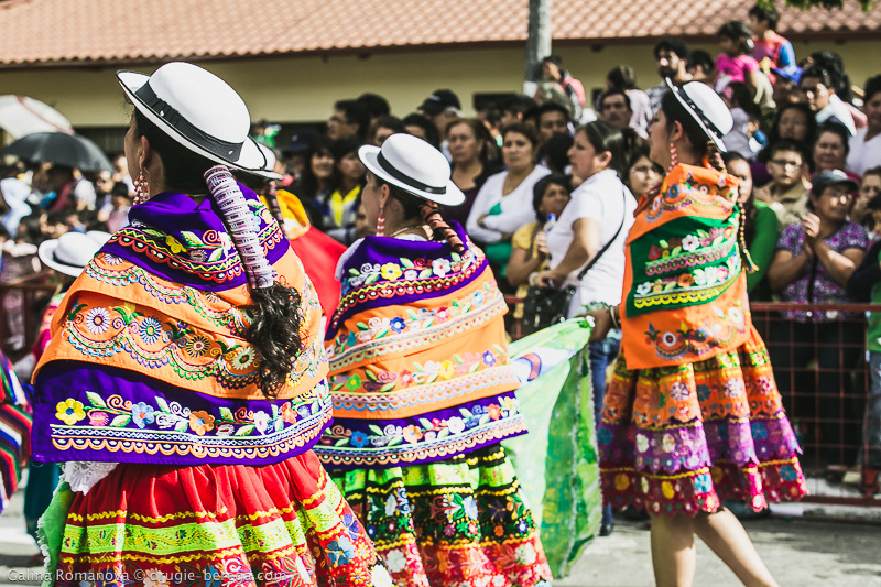 Уличный фестиваль в городе Баньос, Эквадор; Street festival in Banos, Ecuador