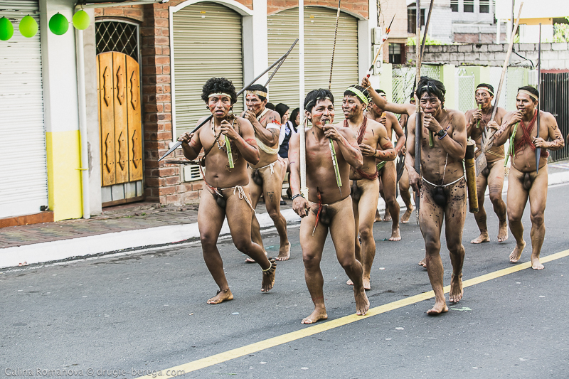 Уличный фестиваль в городе Баньос, Эквадор; Street festival in Banos, Ecuador