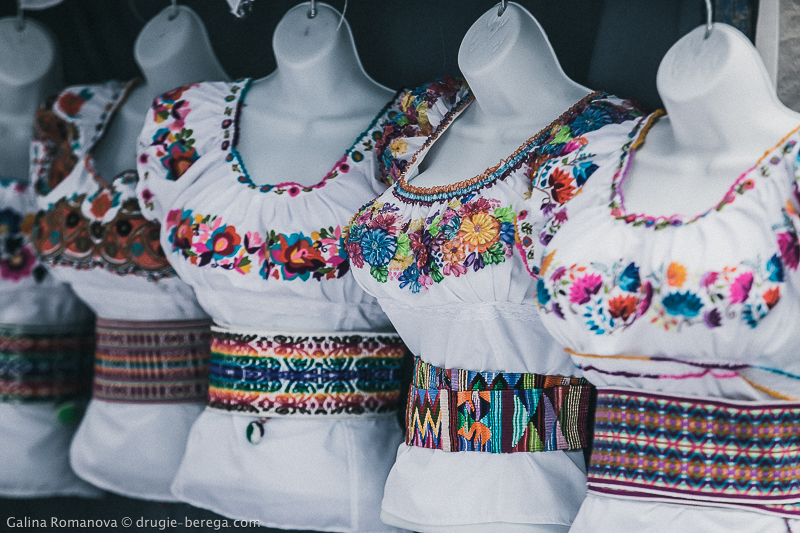 Национальная одежда женщин Отавало, Эквадор