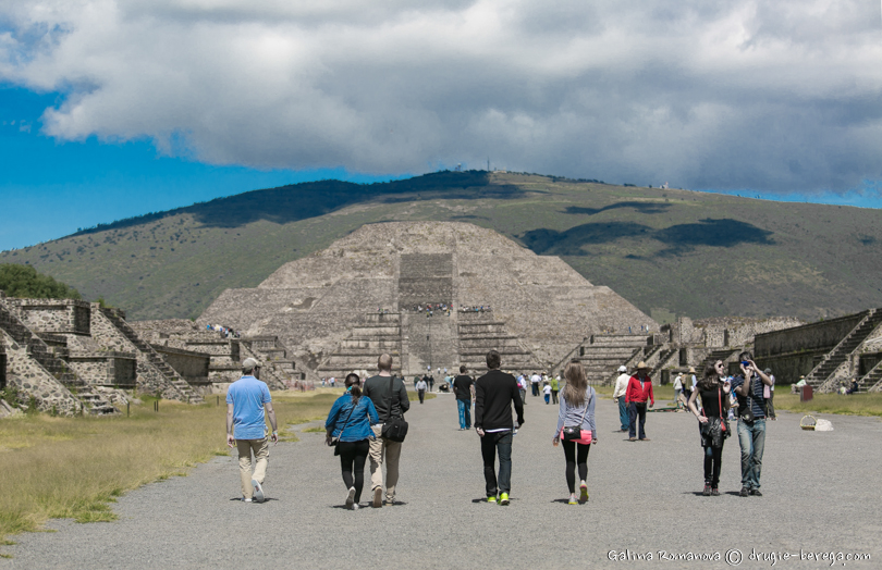 Теотиуакан, пирамида Луны; Teotihuacan, pyramid of the Moon